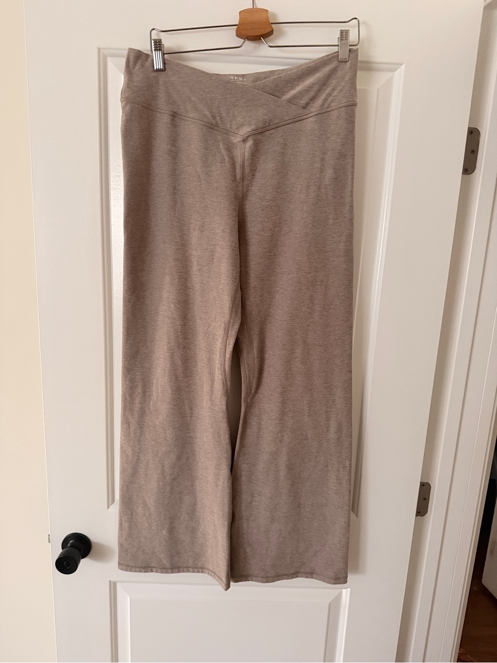 YPB by Abercrombie & Fitch Leggings - Color Oatmeal - Size XXL Short